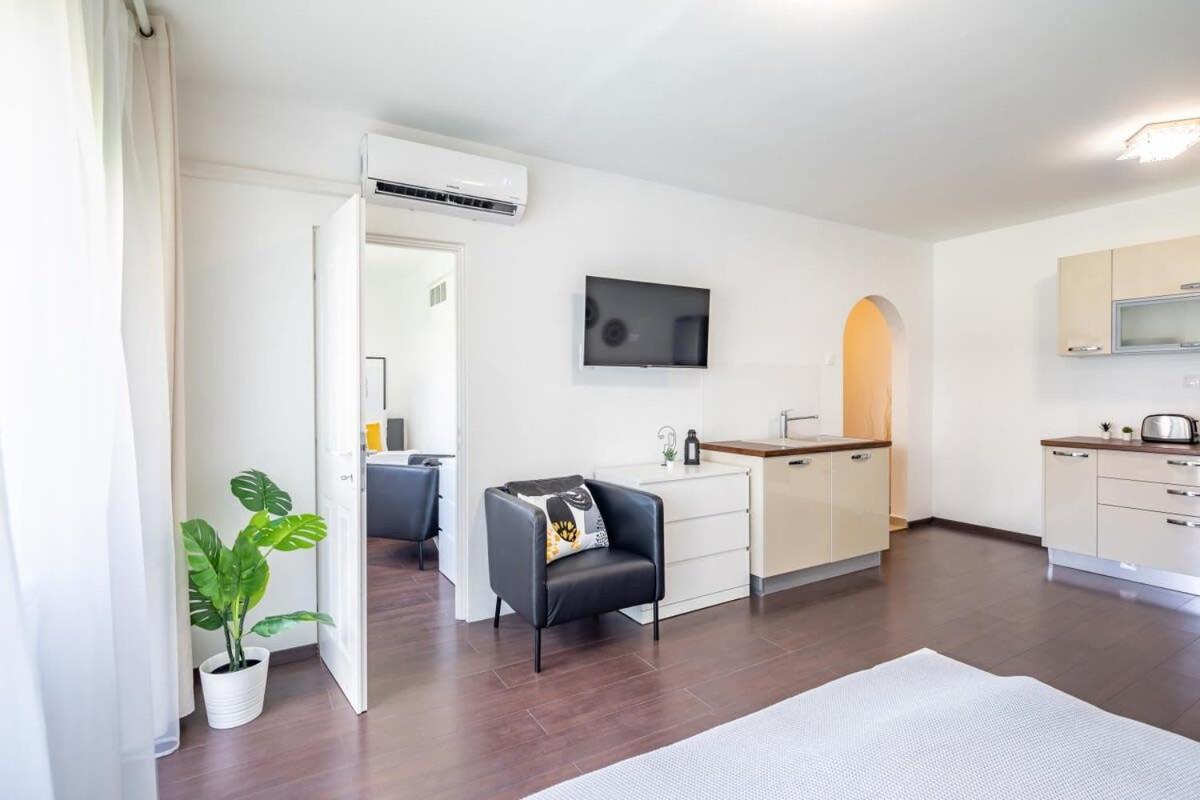 Sunny Balcony - Cute And Cozy Διαμέρισμα Βουδαπέστη Εξωτερικό φωτογραφία