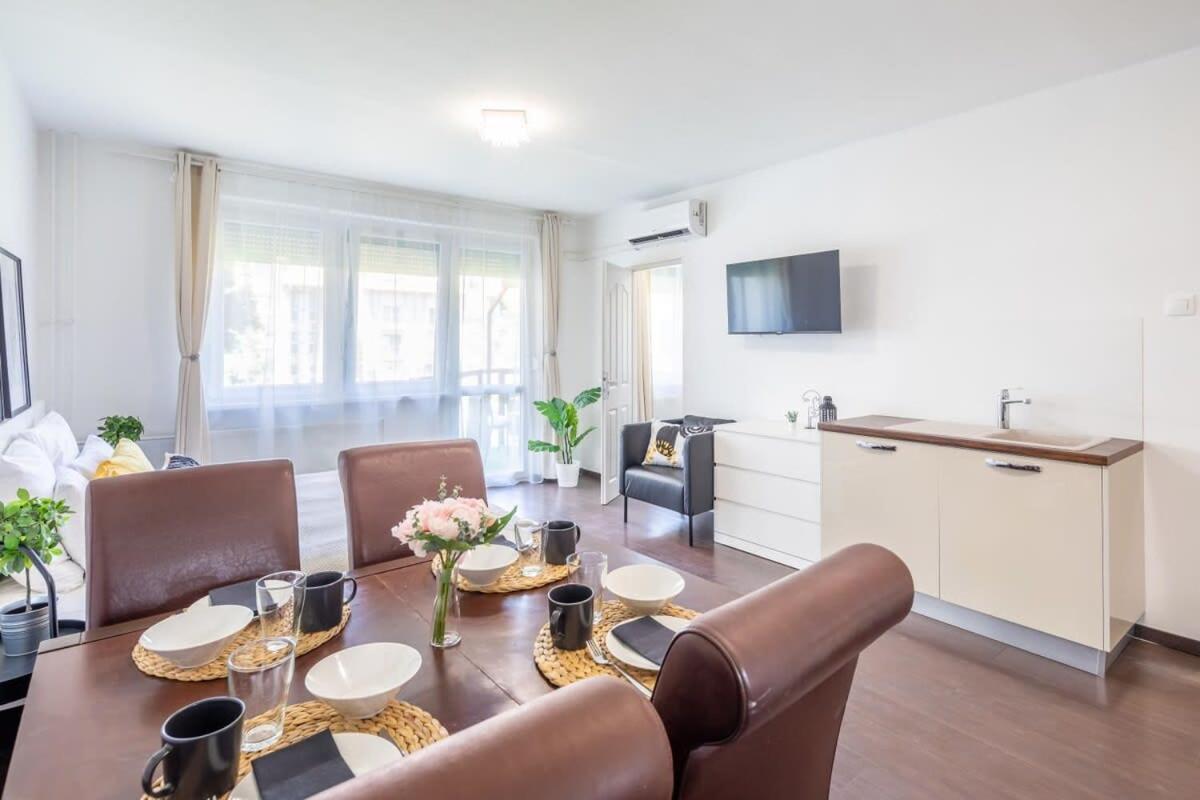 Sunny Balcony - Cute And Cozy Διαμέρισμα Βουδαπέστη Εξωτερικό φωτογραφία